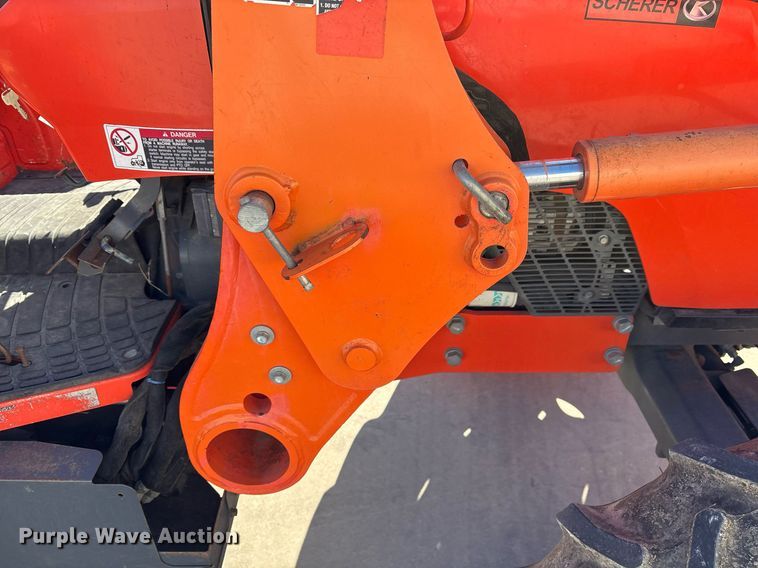 image for item EY9863 Kubota M7060D MFWD tractor