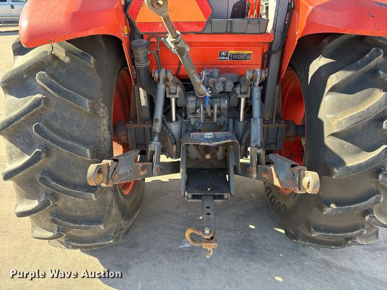 image for item EY9863 Kubota M7060D MFWD tractor