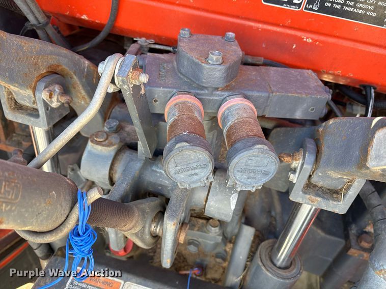 image for item EY9863 Kubota M7060D MFWD tractor