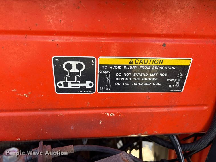 image for item EY9863 Kubota M7060D MFWD tractor