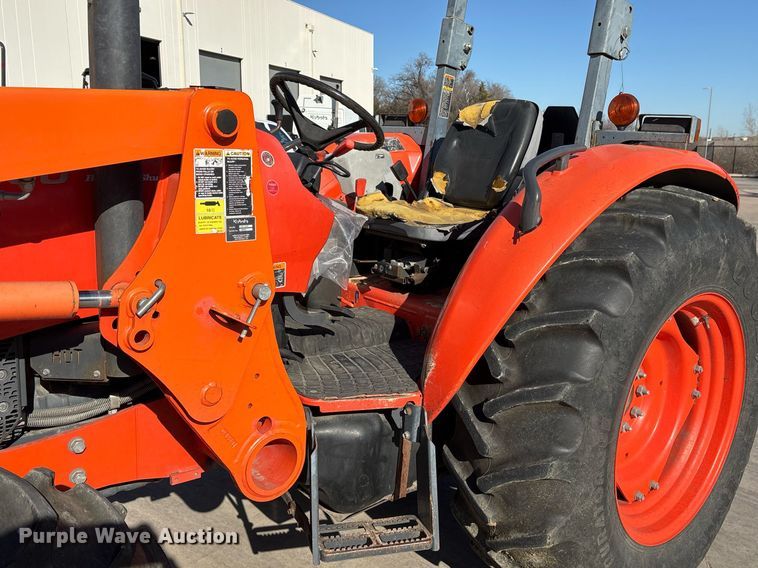 image for item EY9863 Kubota M7060D MFWD tractor