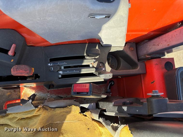 image for item EY9863 Kubota M7060D MFWD tractor