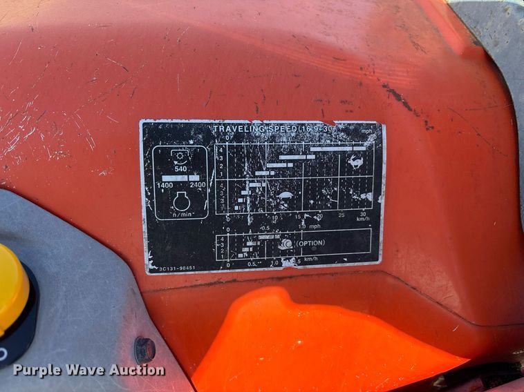 image for item EY9863 Kubota M7060D MFWD tractor