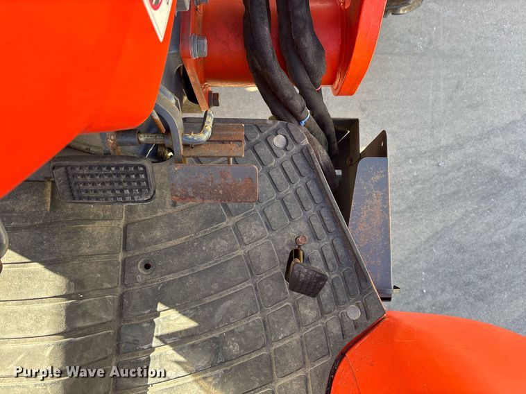 image for item EY9863 Kubota M7060D MFWD tractor