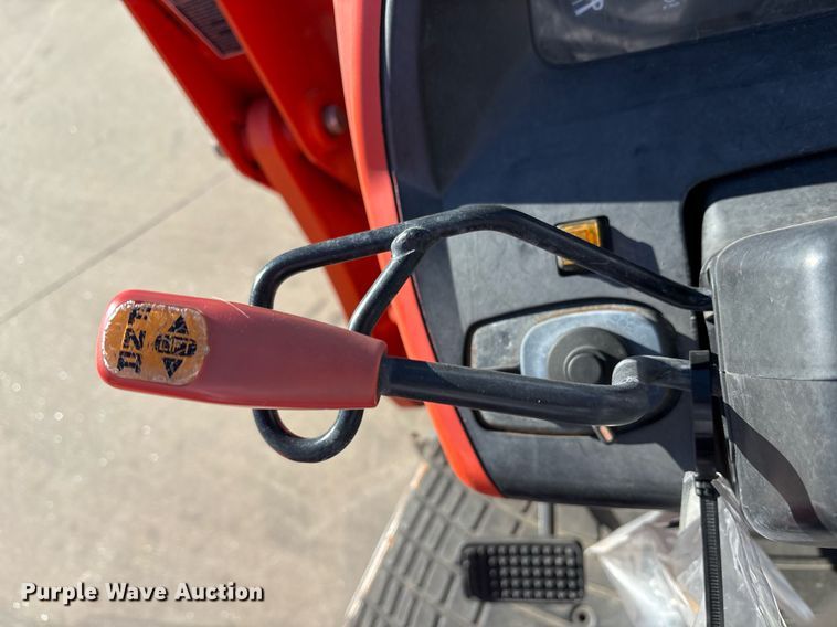 image for item EY9863 Kubota M7060D MFWD tractor