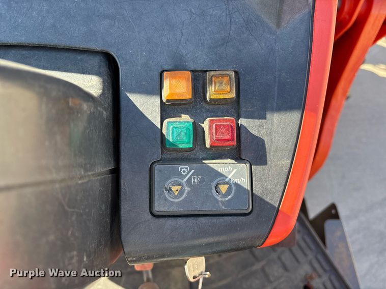 image for item EY9863 Kubota M7060D MFWD tractor