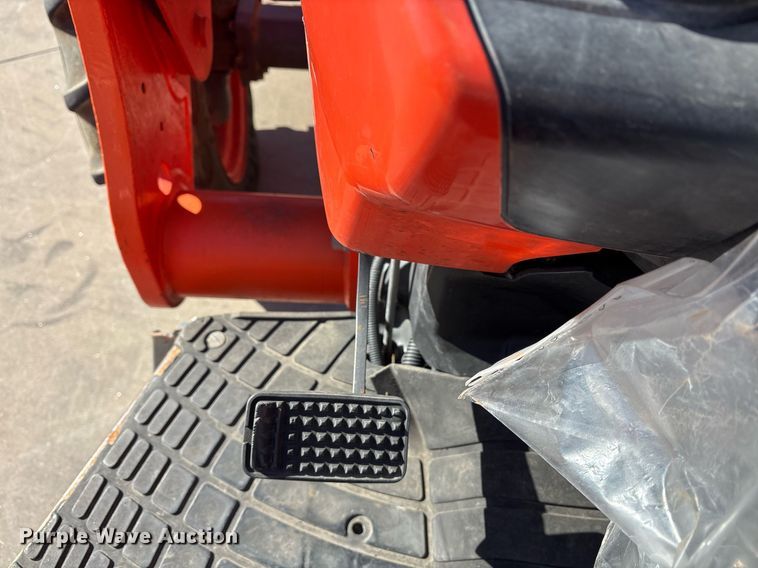 image for item EY9863 Kubota M7060D MFWD tractor