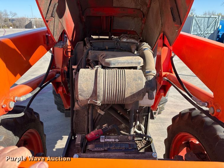 image for item EY9863 Kubota M7060D MFWD tractor