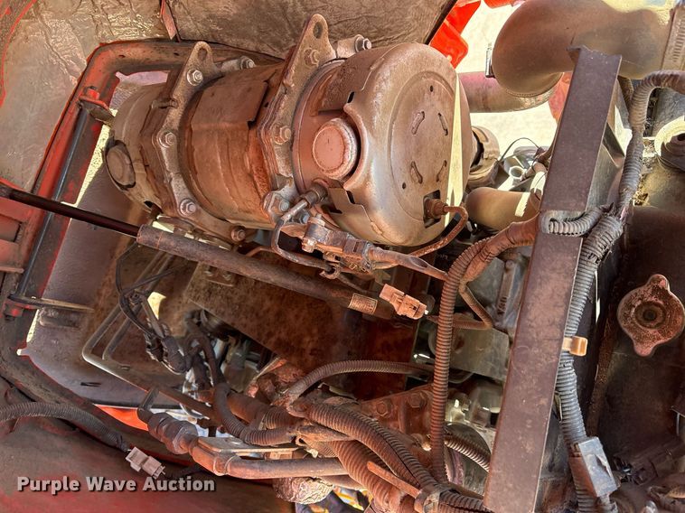 image for item EY9863 Kubota M7060D MFWD tractor