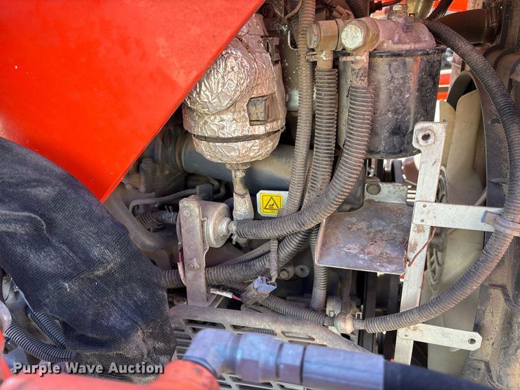 image for item EY9863 Kubota M7060D MFWD tractor