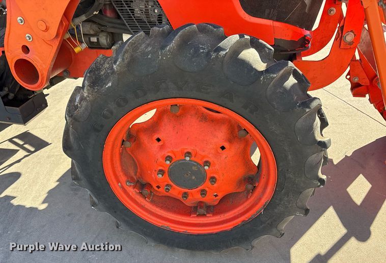 image for item EY9863 Kubota M7060D MFWD tractor