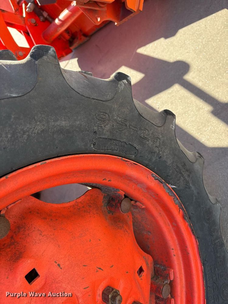 image for item EY9863 Kubota M7060D MFWD tractor