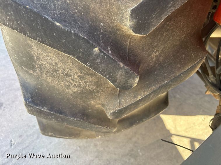 image for item EY9863 Kubota M7060D MFWD tractor