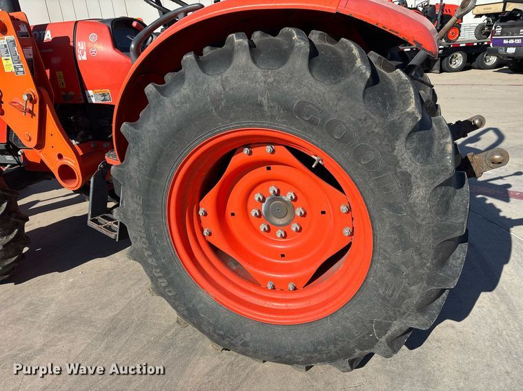 image for item EY9863 Kubota M7060D MFWD tractor