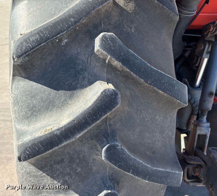 image for item EY9863 Kubota M7060D MFWD tractor