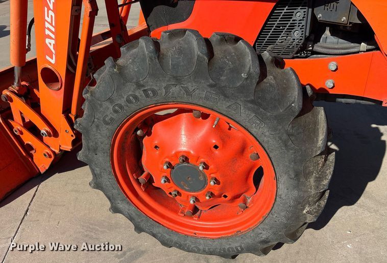 image for item EY9863 Kubota M7060D MFWD tractor