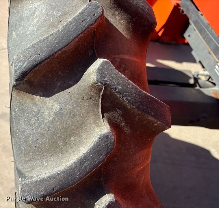 image for item EY9863 Kubota M7060D MFWD tractor