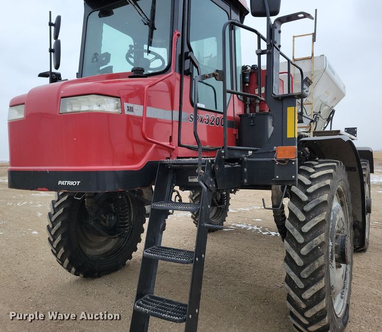 image for item NB9794 2004 Case Patriot SPX3200 spreader