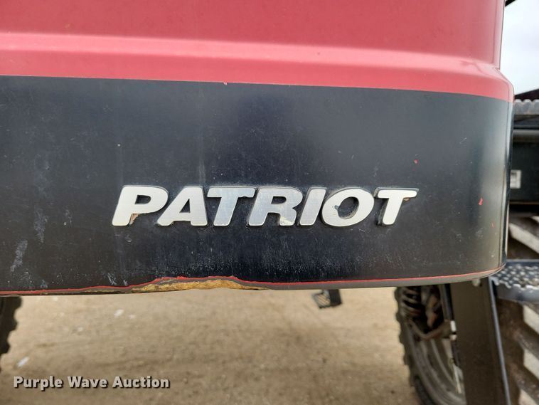 image for item NB9794 2004 Case Patriot SPX3200 spreader