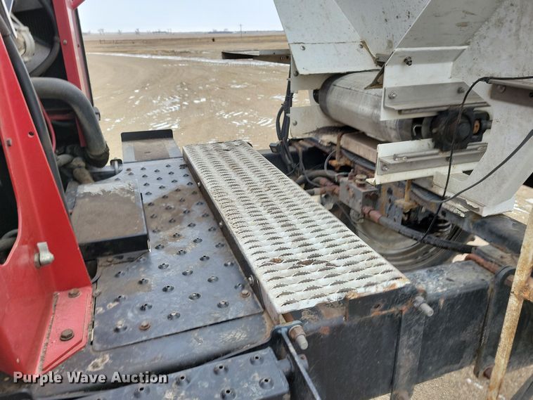 image for item NB9794 2004 Case Patriot SPX3200 spreader