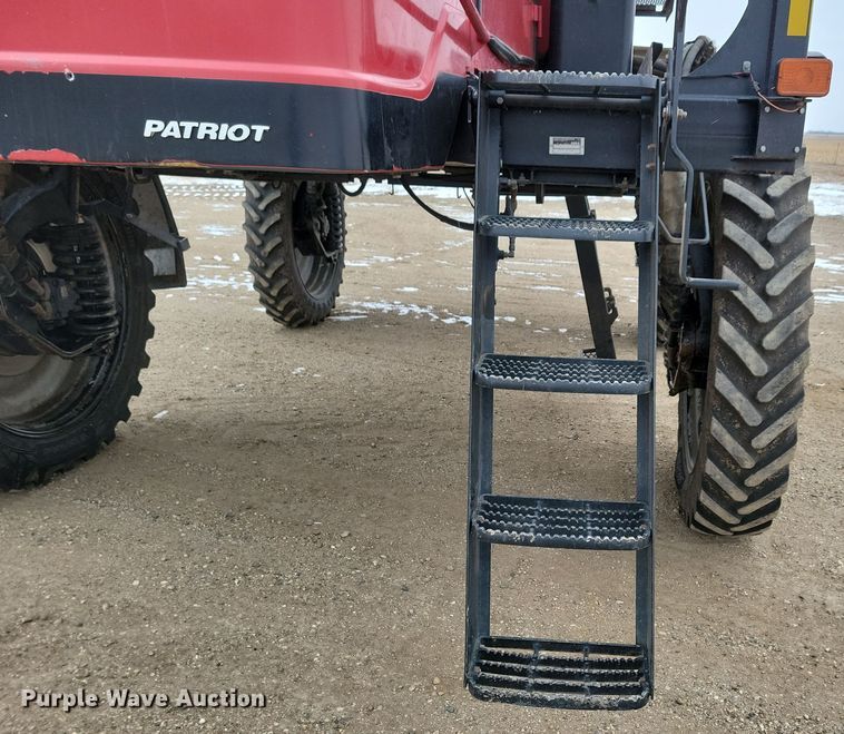 image for item NB9794 2004 Case Patriot SPX3200 spreader