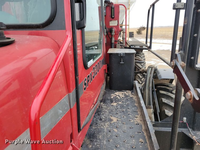 image for item NB9794 2004 Case Patriot SPX3200 spreader