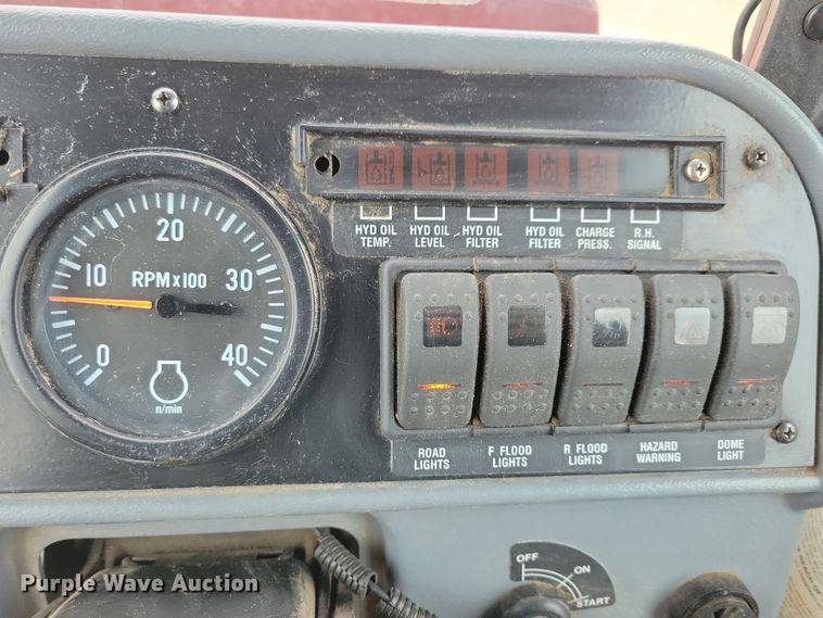 image for item NB9794 2004 Case Patriot SPX3200 spreader