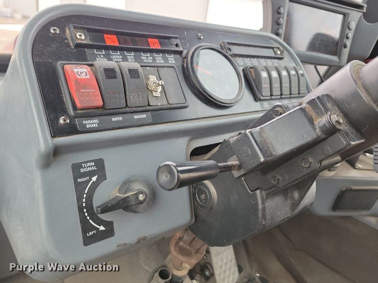 image for item NB9794 2004 Case Patriot SPX3200 spreader