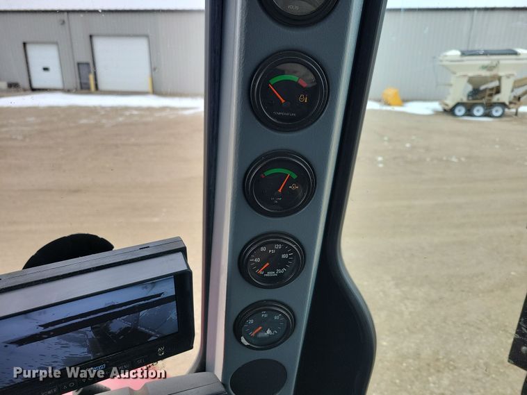 image for item NB9794 2004 Case Patriot SPX3200 spreader