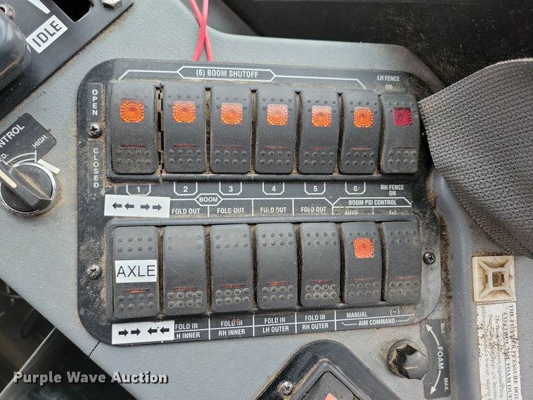 image for item NB9794 2004 Case Patriot SPX3200 spreader