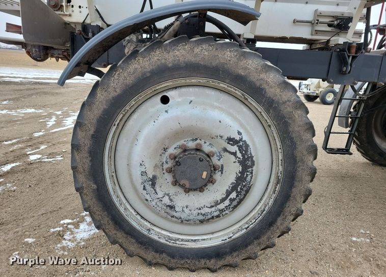 image for item NB9794 2004 Case Patriot SPX3200 spreader