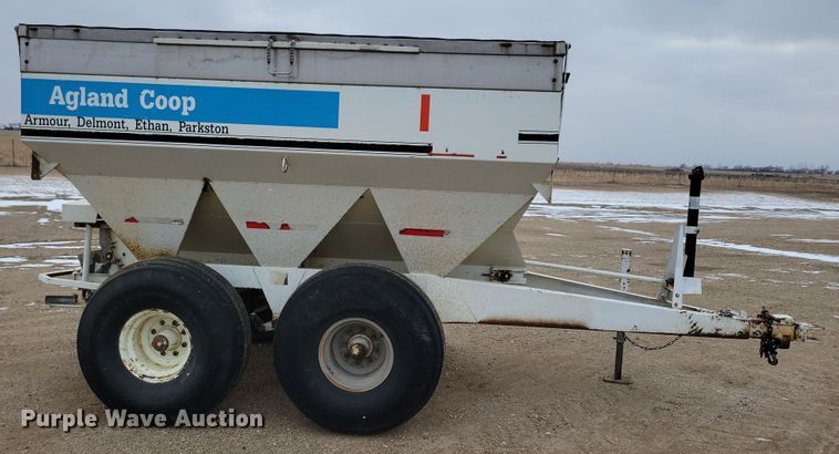 image for item NB9795 Willmar spreader