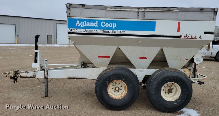 image for item NB9795 Willmar spreader
