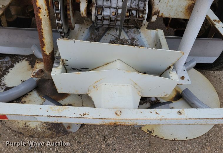 image for item NB9795 Willmar spreader