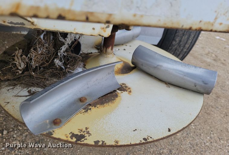 image for item NB9795 Willmar spreader