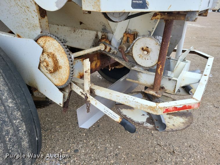 image for item NB9795 Willmar spreader