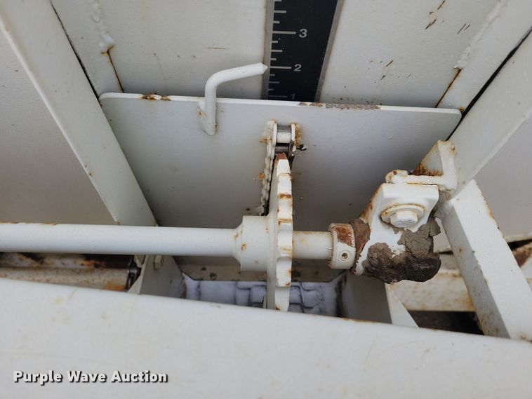 image for item NB9795 Willmar spreader