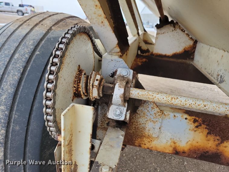 image for item NB9795 Willmar spreader