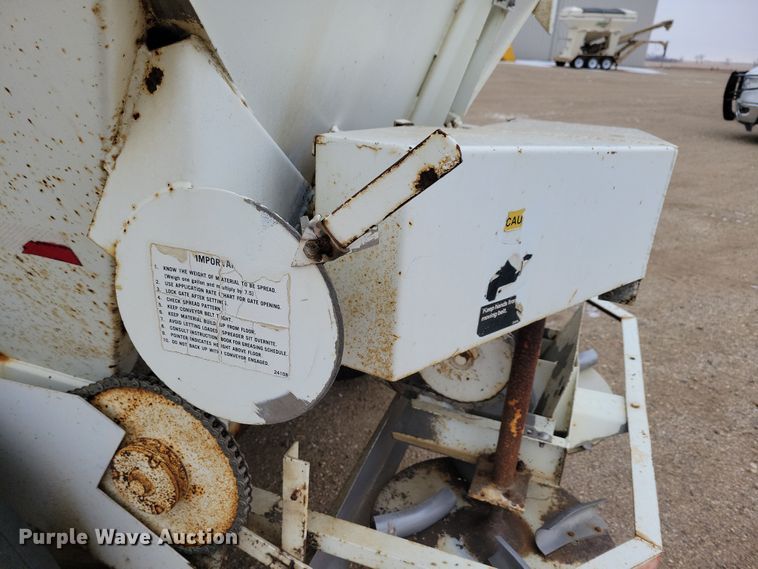 image for item NB9795 Willmar spreader