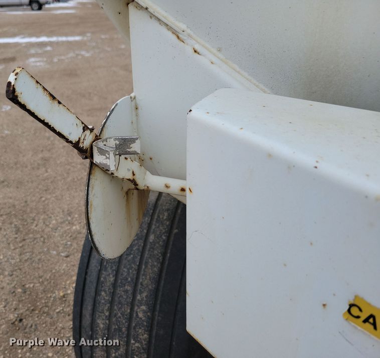 image for item NB9795 Willmar spreader