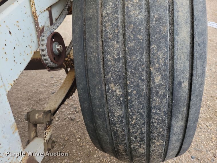 image for item NB9795 Willmar spreader