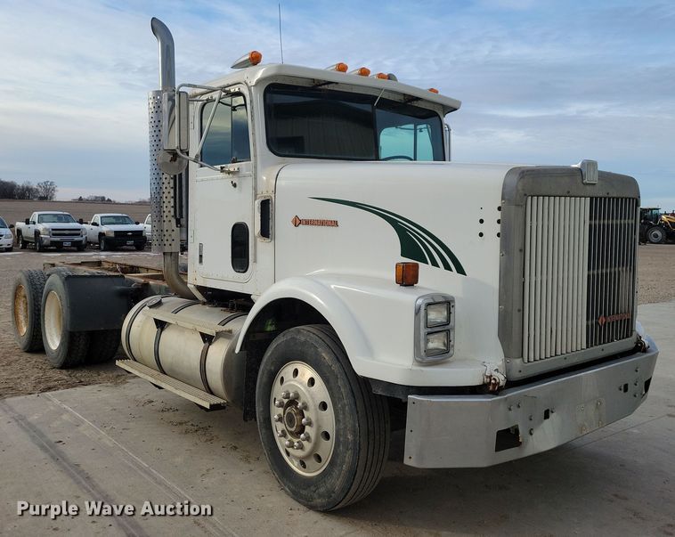 image for item NB9796 1988 International 9370 truck cab and chassis