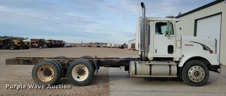 image for item NB9796 1988 International 9370 truck cab and chassis