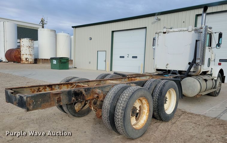 image for item NB9796 1988 International 9370 truck cab and chassis