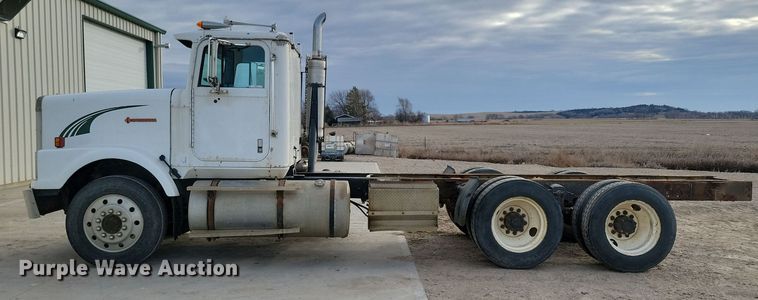 image for item NB9796 1988 International 9370 truck cab and chassis