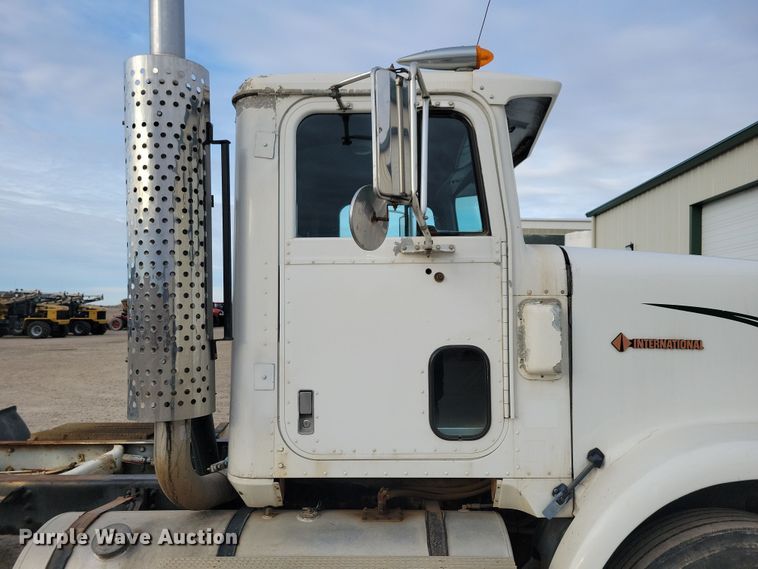 image for item NB9796 1988 International 9370 truck cab and chassis