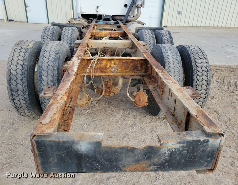 image for item NB9796 1988 International 9370 truck cab and chassis