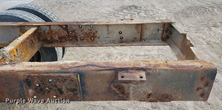 image for item NB9796 1988 International 9370 truck cab and chassis