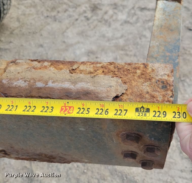 image for item NB9796 1988 International 9370 truck cab and chassis