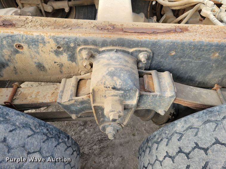 image for item NB9796 1988 International 9370 truck cab and chassis